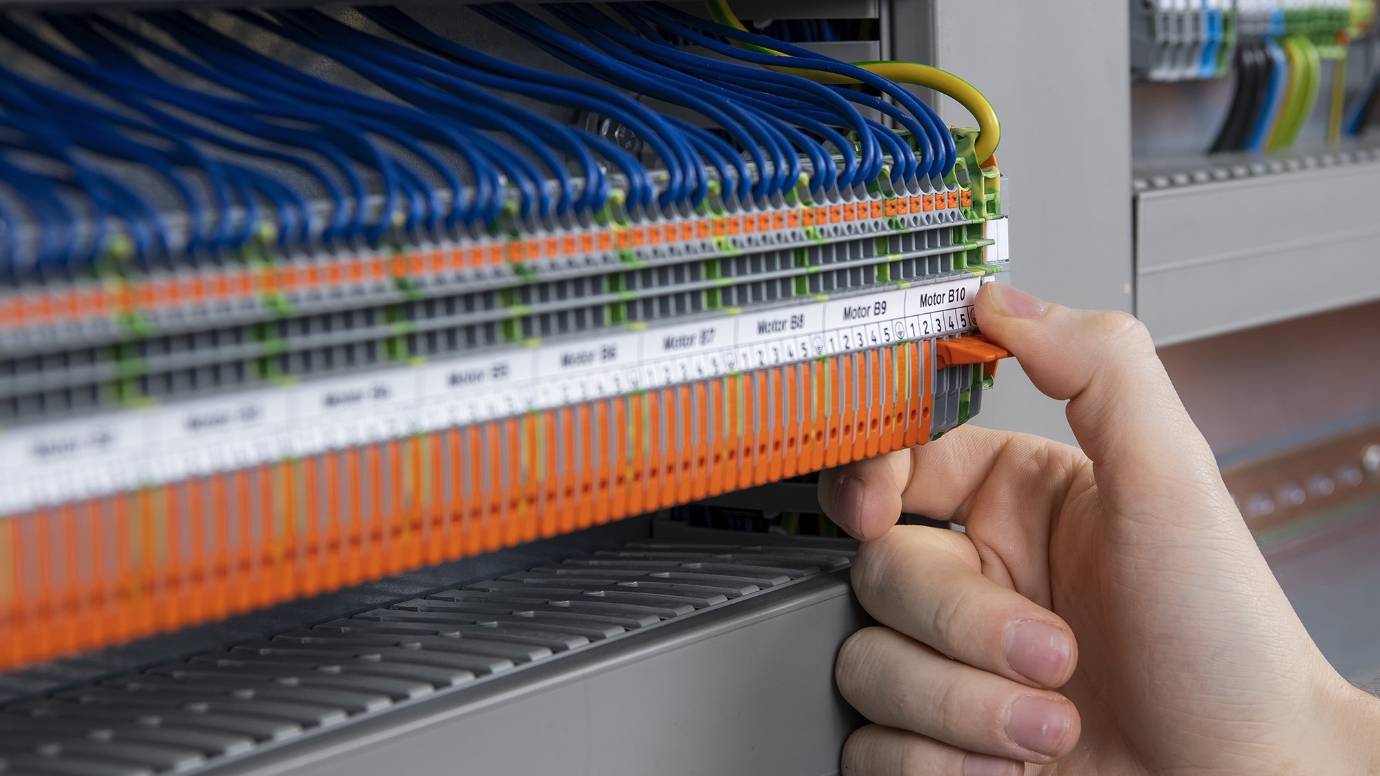 stage-control-pannel-article